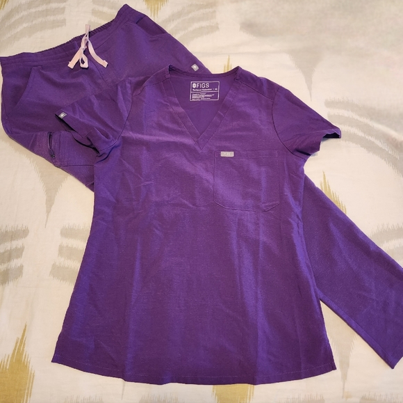 Figs Tops - Women's Figs Ultra Violet XS scrub set